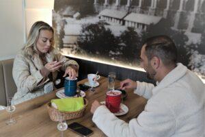 KATARINA BENČEK IN MARKO PAVLOVIČ ODKRIVALA SKRIVNOSTI BOROVNIŠKE ŽELEZNIŠKE DEDIŠČINE TER ZAKLADE LJUBLJANSKEGA BARJA IN TEHNIŠKEGA MUZEJA SLOVENIJA 1